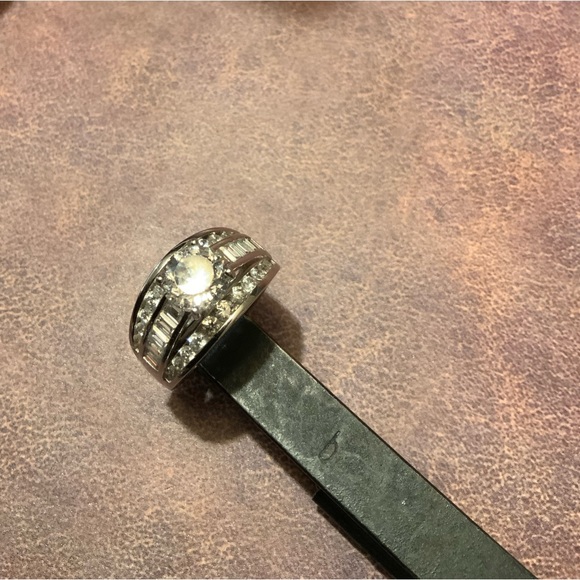 NWOT Solitaire Engagement Ring w/ CZs Sz 6.75 - JTV - Sterling Silver - Picture 9 of 11